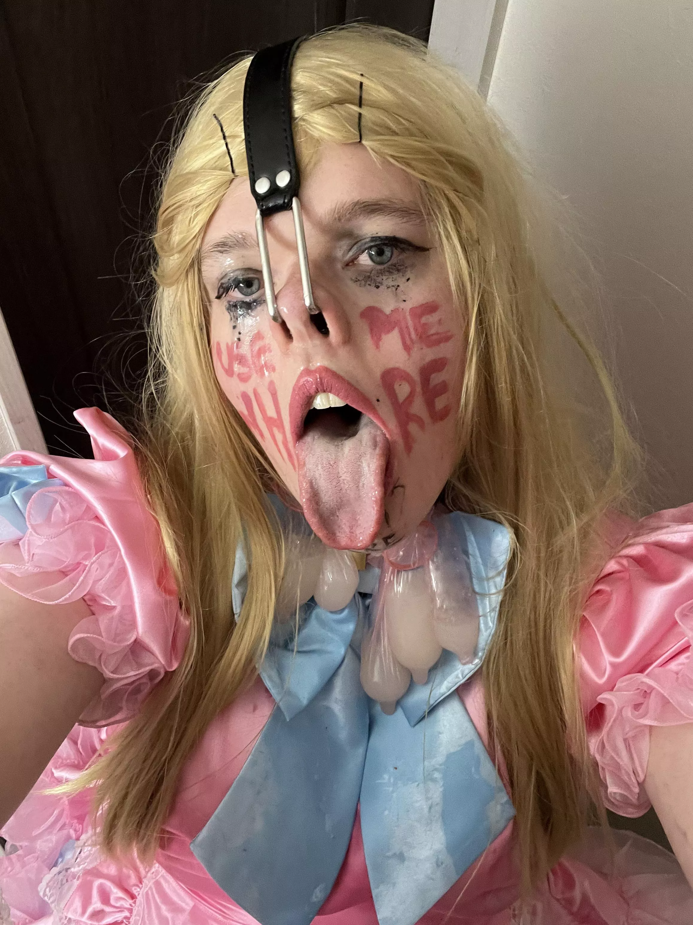 Back after purging for the final time! Break me into a mindless sissy forever, I pretty promise I will do whatever you ask!