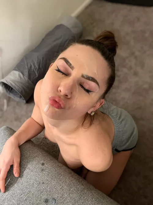 Cum give me a kiss 😚