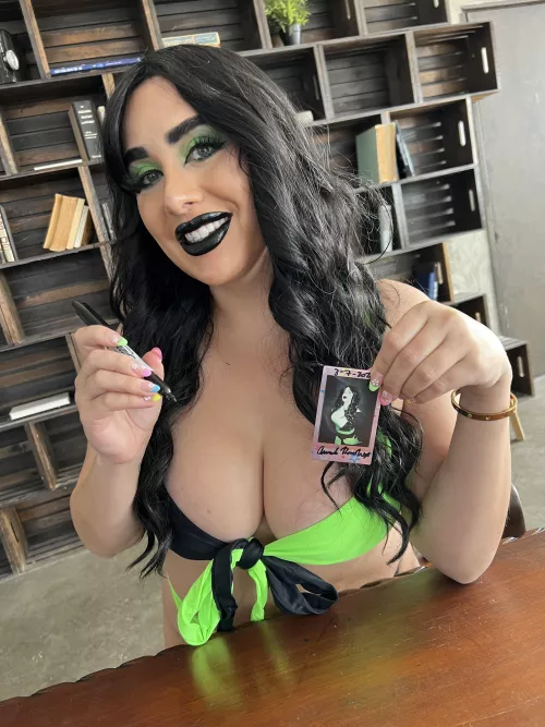 Do I look like a busty Shego in my makeup? 🥵
