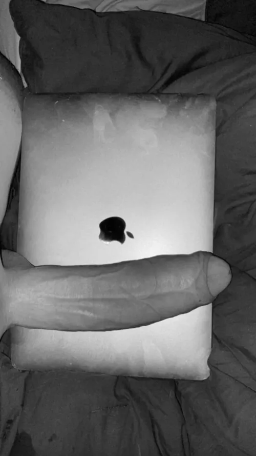 Even my MacBook look small 19m