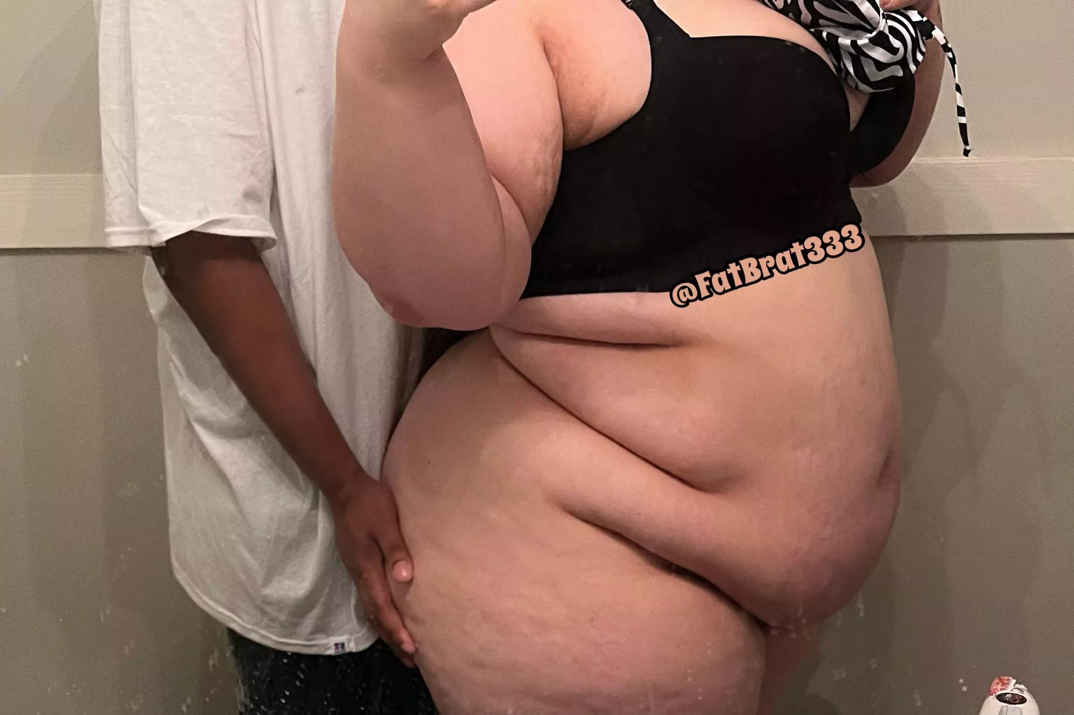 god our contrast is so fucking hot 🥵🐷💓