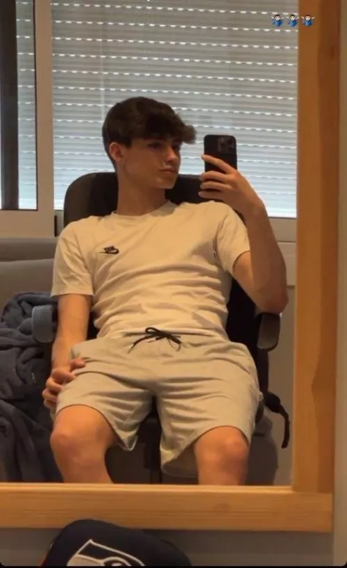 horny af hmu 18 bi aus @mail_besser