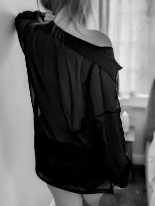 I love how this shirt drapes over my body