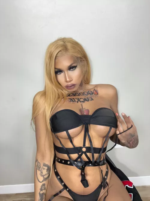 I wanna make you my bitch😻