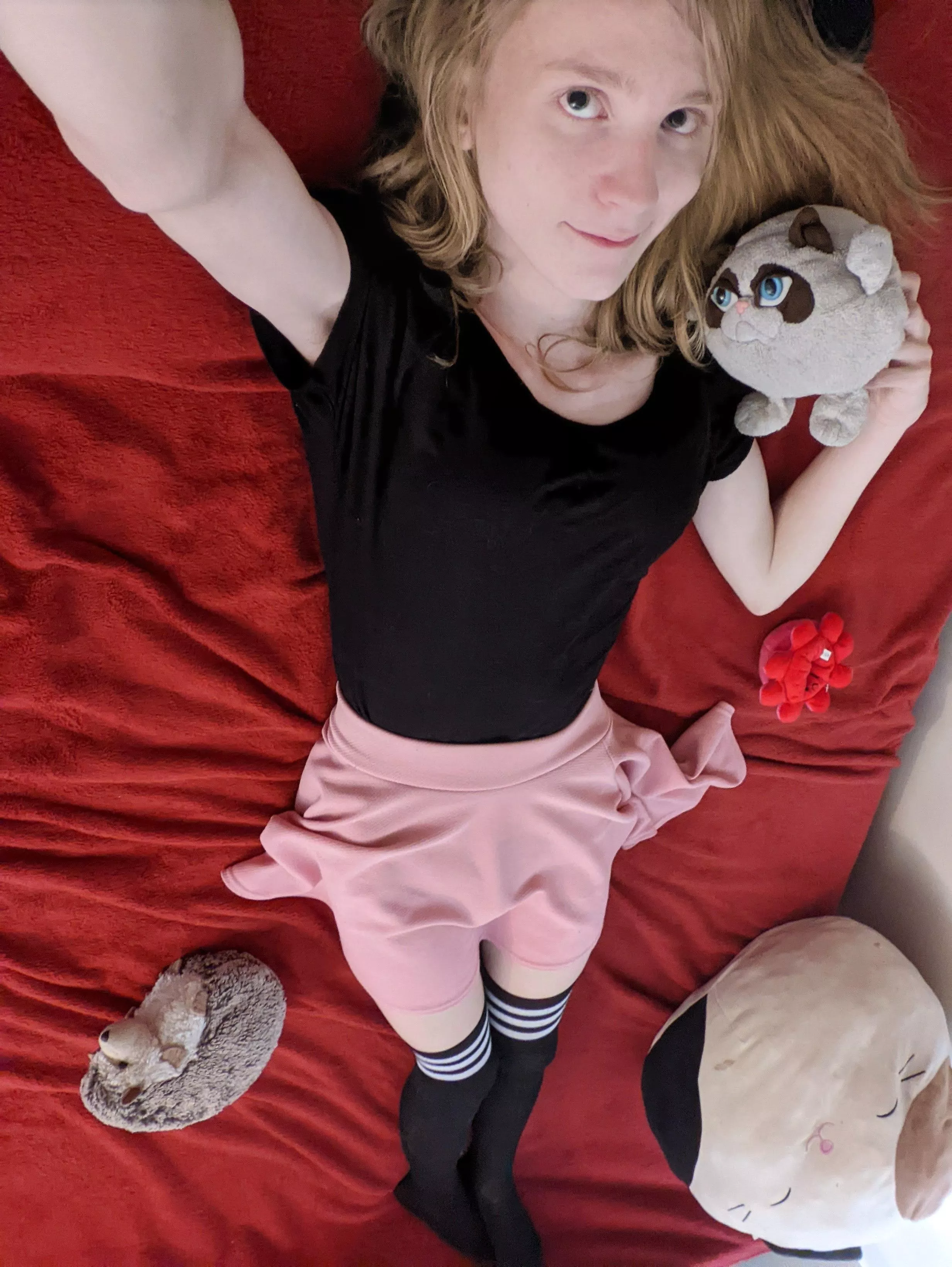 Just relaxing~💖 Any fun ideas~? (Day 11 of posting a pic everyday until I've worn all the feminine clothes in my wardrobe)