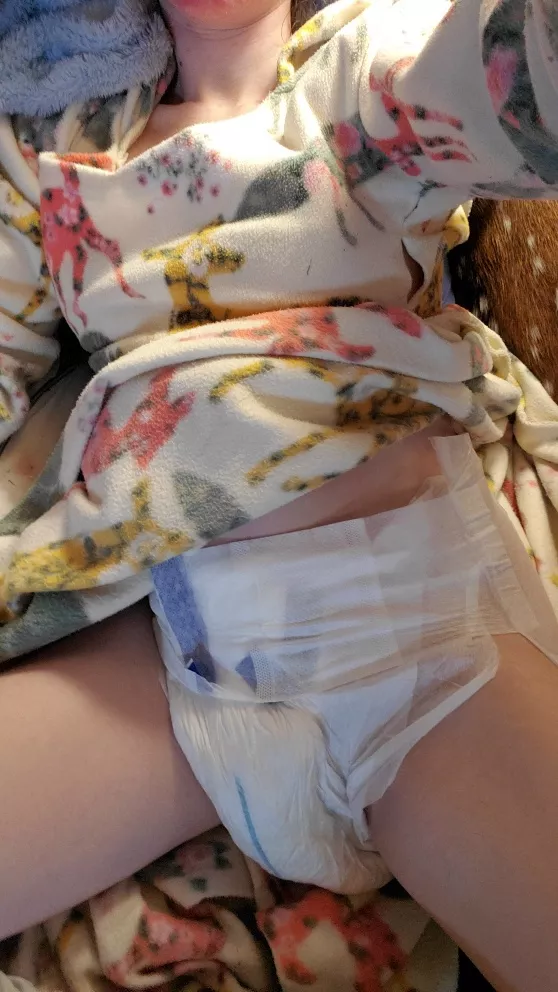 just relaxing in my full wet diaper just relaxing in my full wet diaper