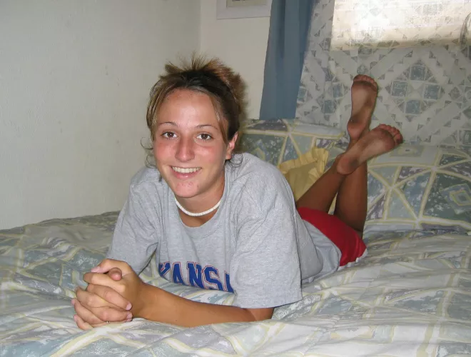 Kansas co-ed with dirty soles