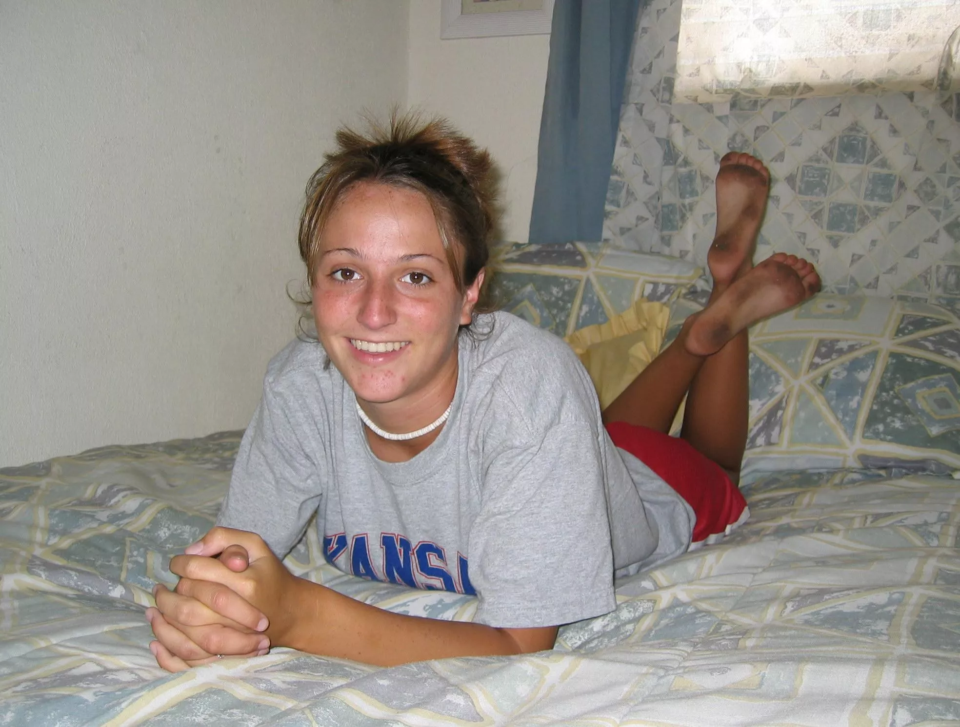 Kansas co-ed with dirty soles