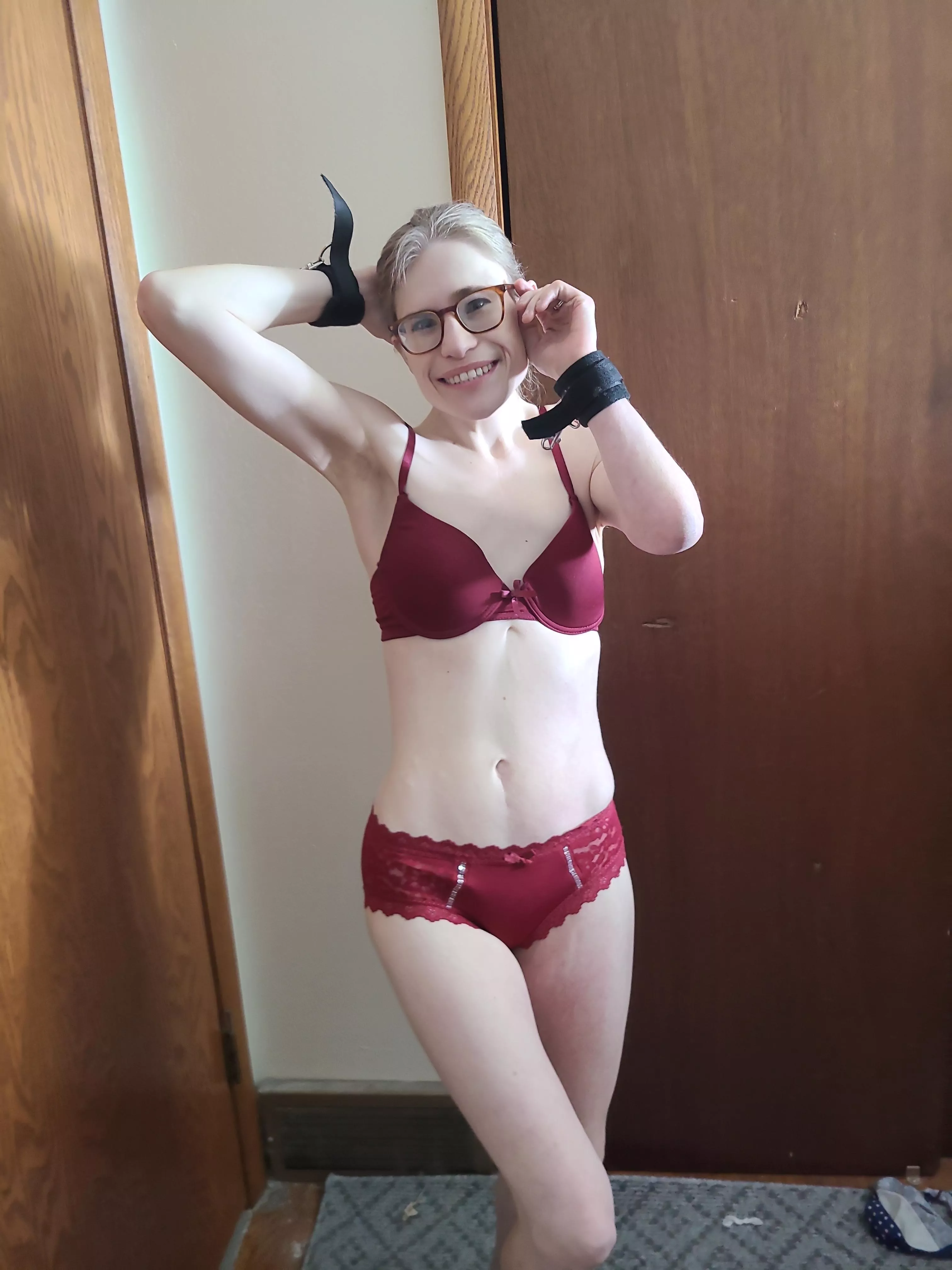 kinky wife that loves to show off to older men! join my page and let's talk daddy!