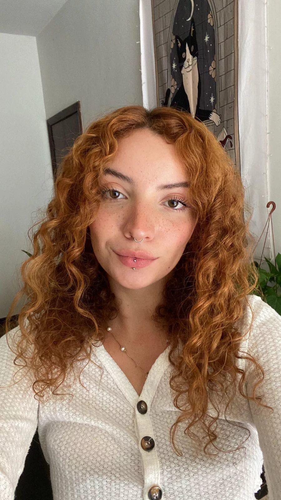 No makeup selfie. Would you date me