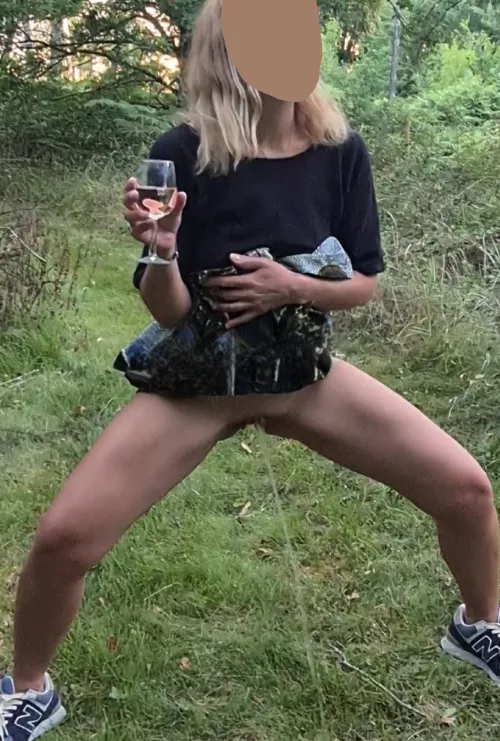 picnic time and pee (f)