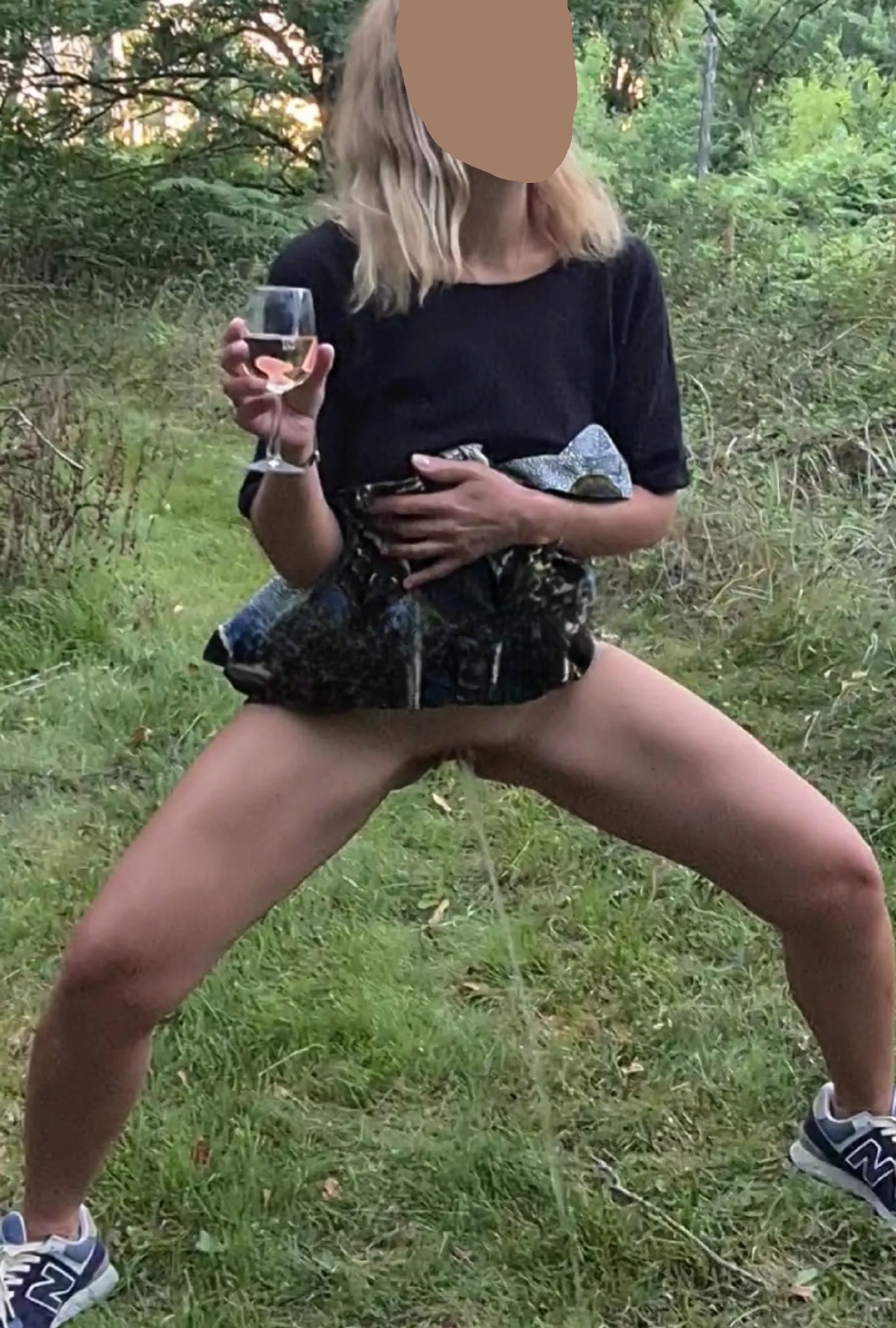 picnic time and pee (f)