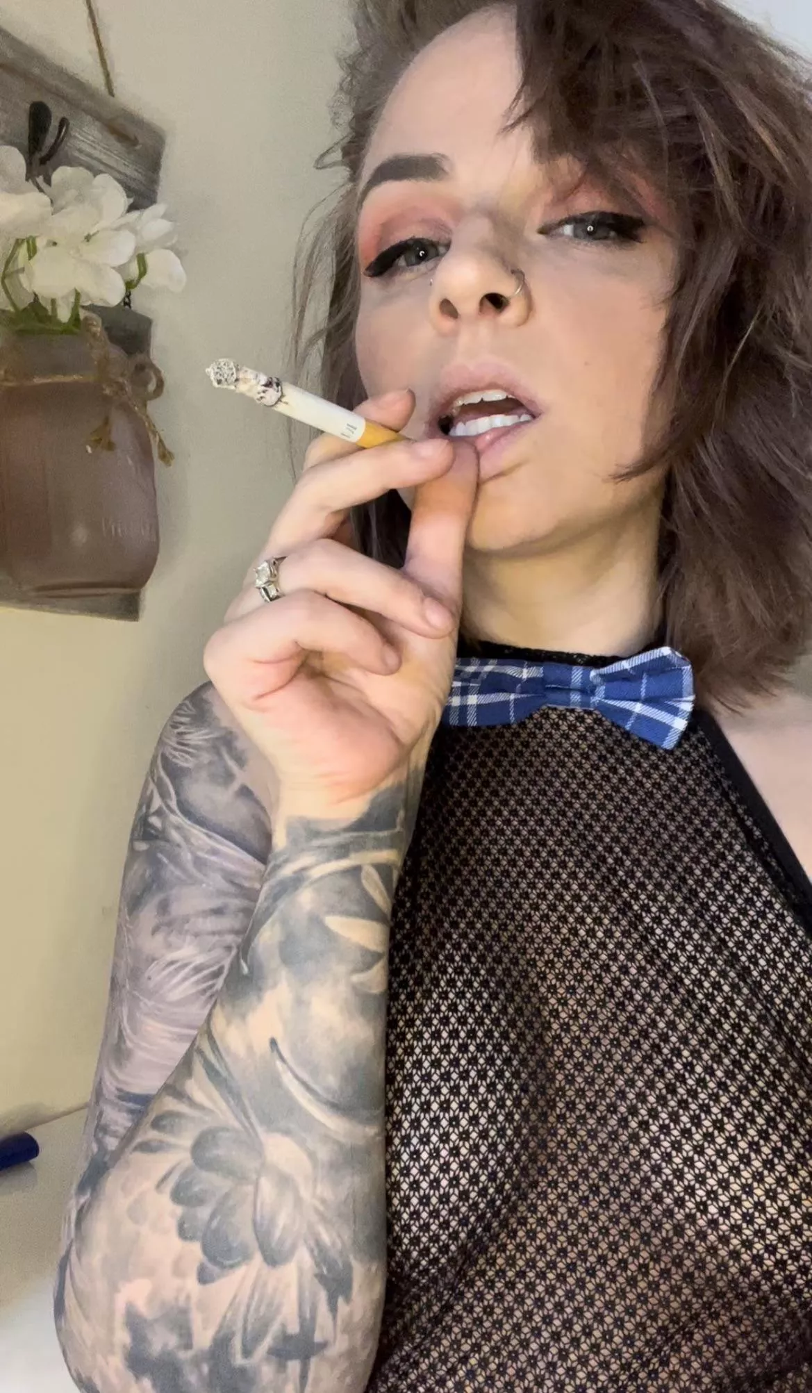 smokin’ in the girls room 🚬💗