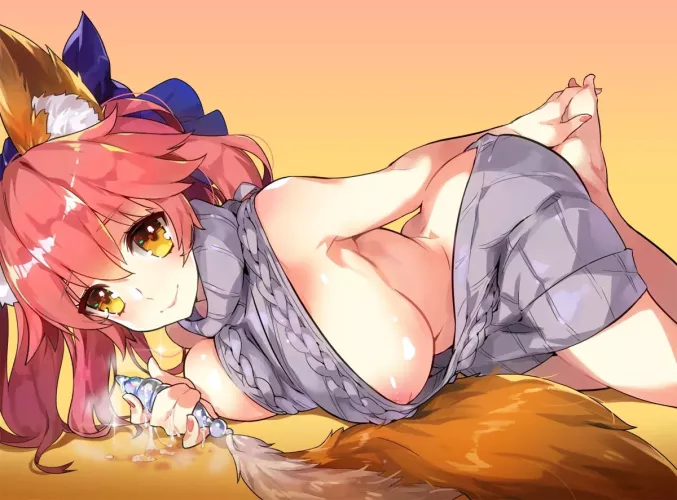 Tamamo in virgin killing sweater... wait, the tail can come out!