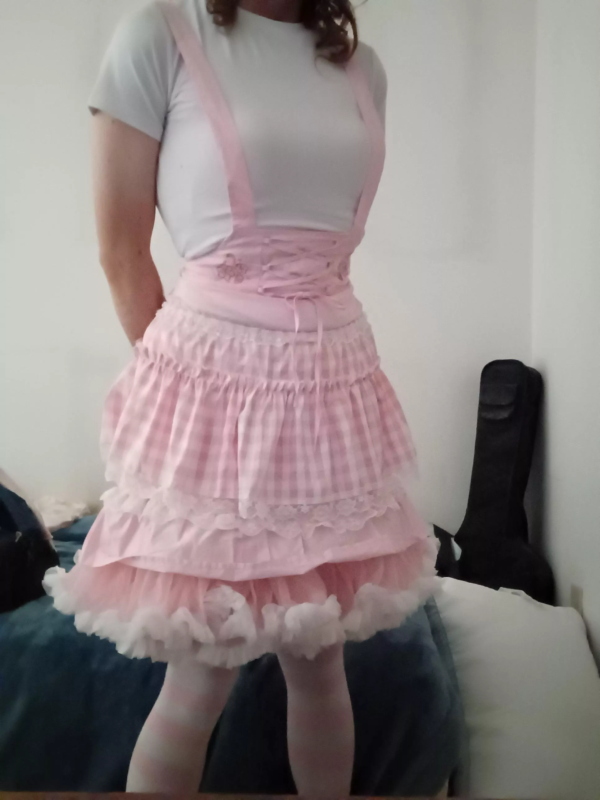 The skirt has pockets!!