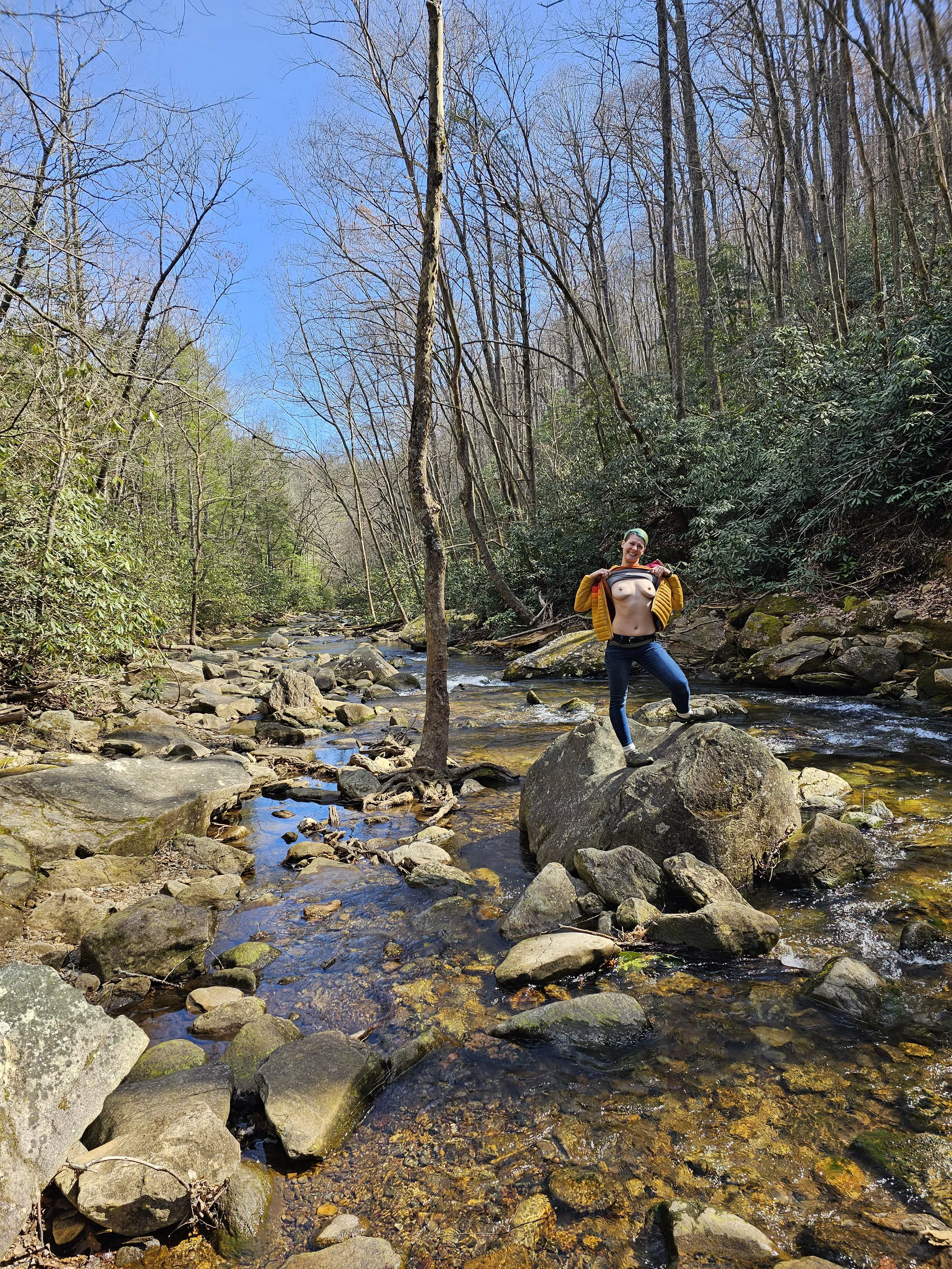 Thought I could add a bit to the scenery 🥰