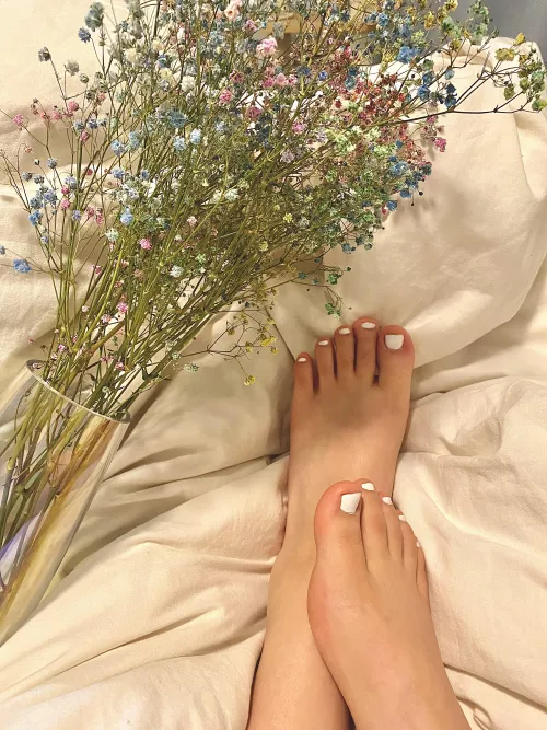 toes in blossom 🌸