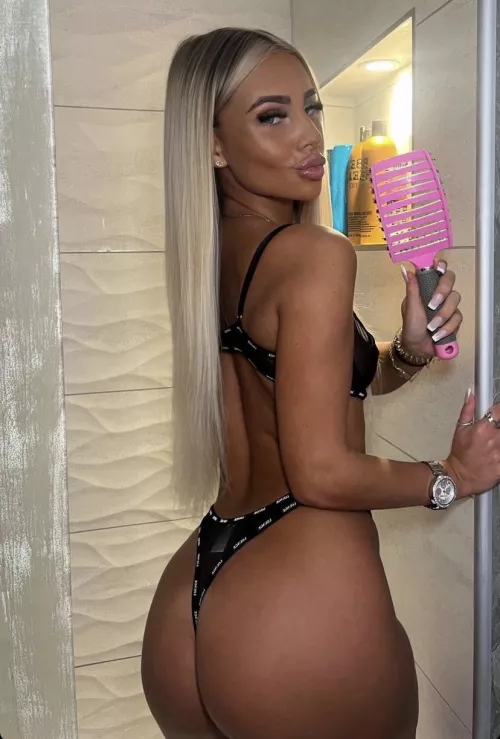 we know where she’s putting that 😈🥵