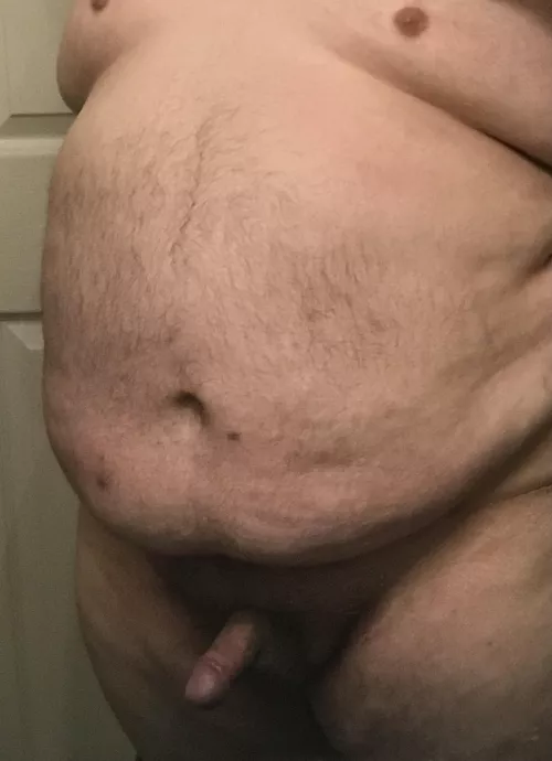 About to take a shower. Dms are open if you want to tell me how we could have fun together