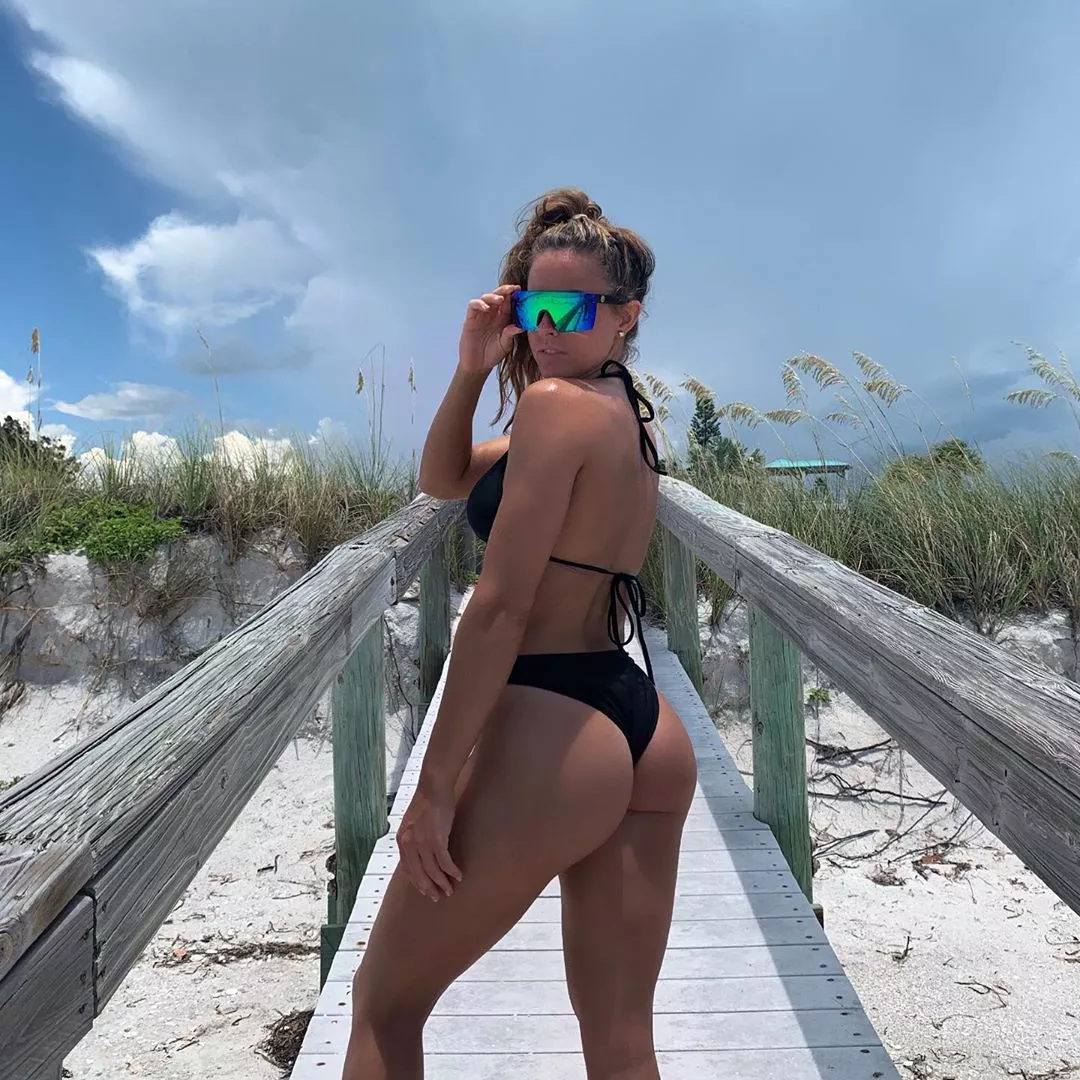Booty and shades