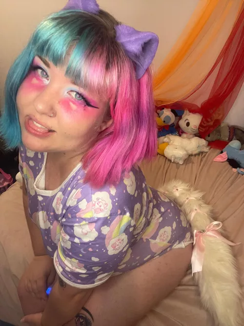 Can this kitty have some head pats?