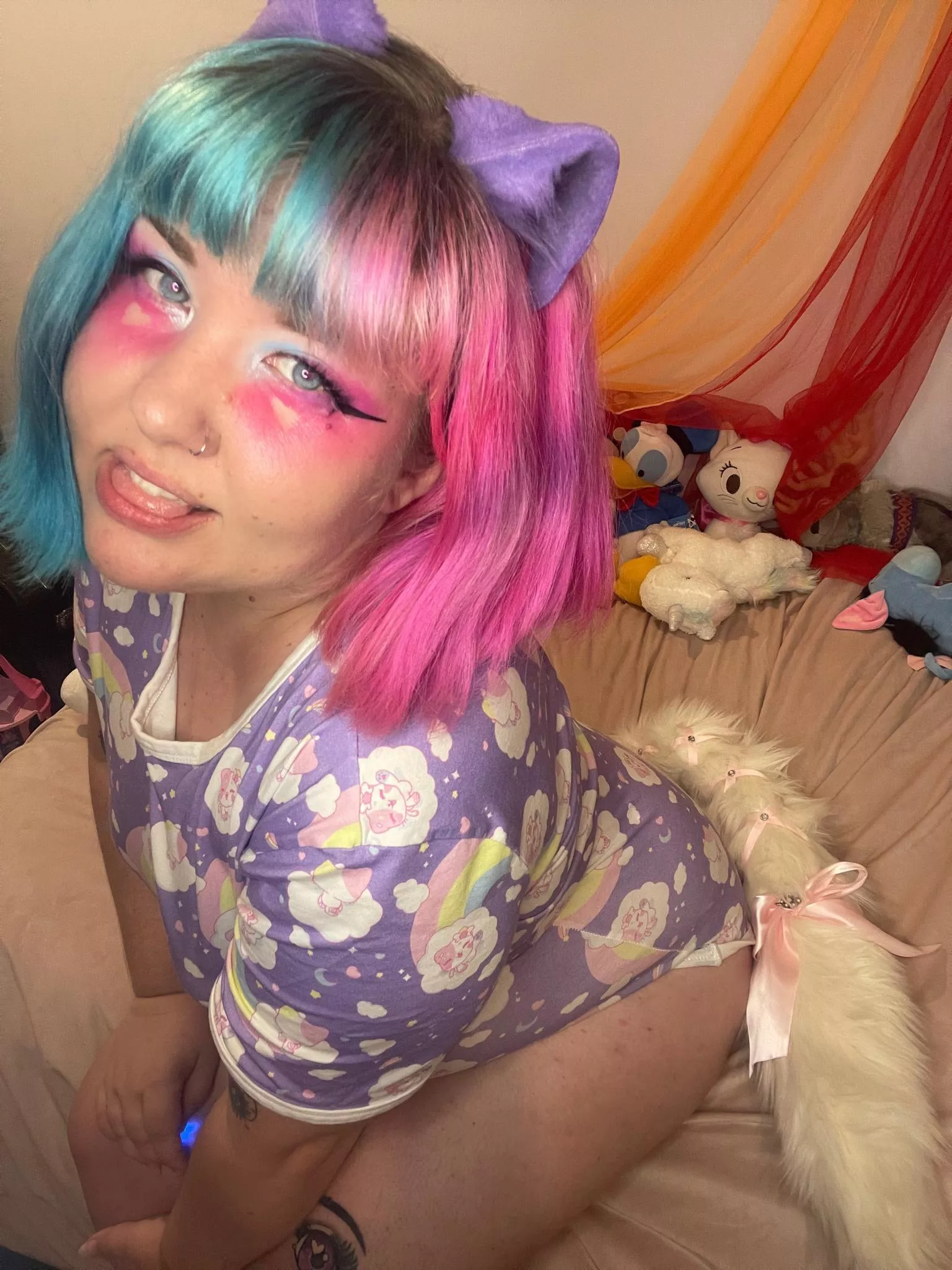 Can this kitty have some head pats?