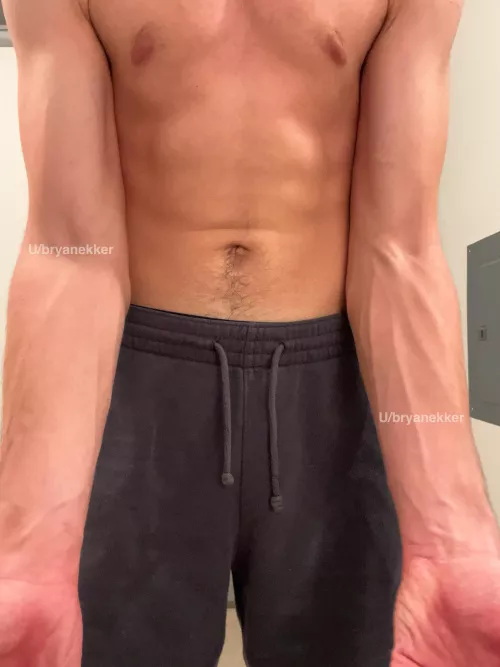 Caught you looking at my forearms again😙