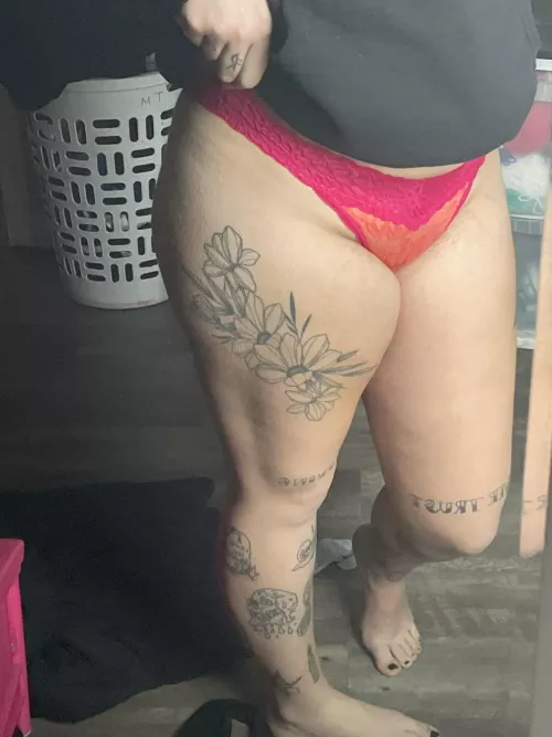 Cheekies and thongs available 🖤 basic package: 2 days wear, cum in AND gym worn 🤤 my panties should be your new obsession