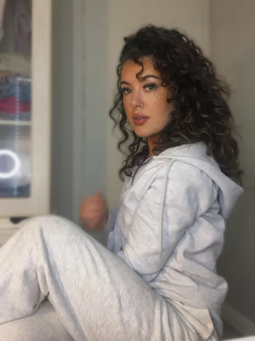 Does my curly hair suit me?