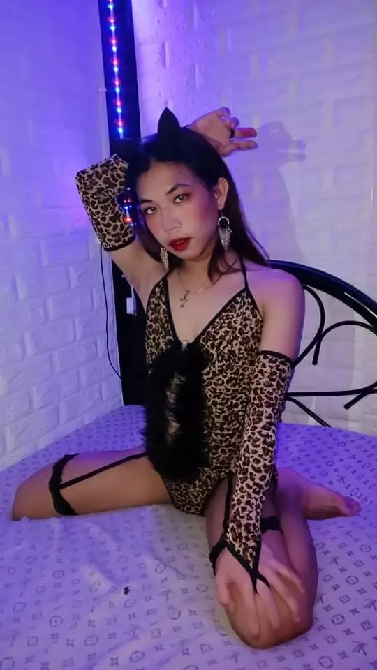 Facetime and nudes daddy!