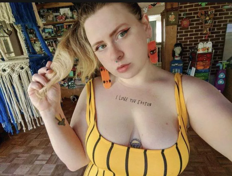 Hit an arrow and say hi mistress for an instant humiliation task.