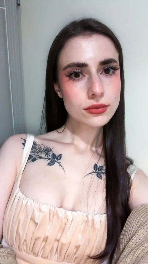 Hope you like pale alt girls 🖤