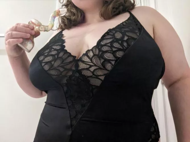 I got this bubbler when I turned 20. I had no idea a year and a half later I would be masturbating with it and showing strangers on the internet.