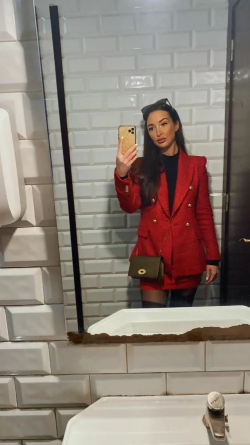 I never wear pink but I think it suits my brunette hair