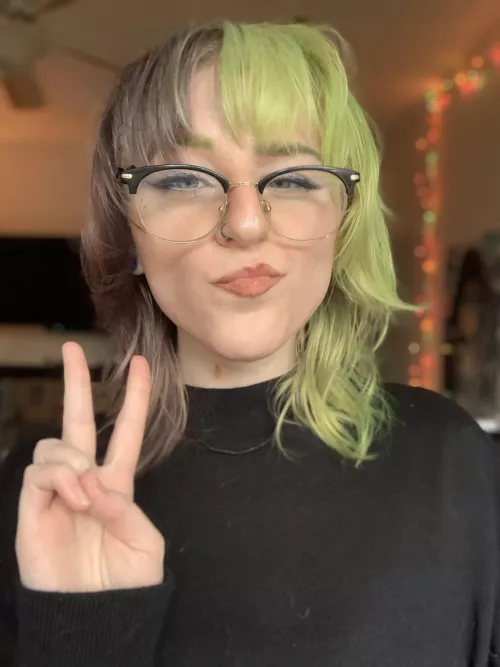 If goth girls putting things in their virgin asses is something you’re into, you and I might get along :)