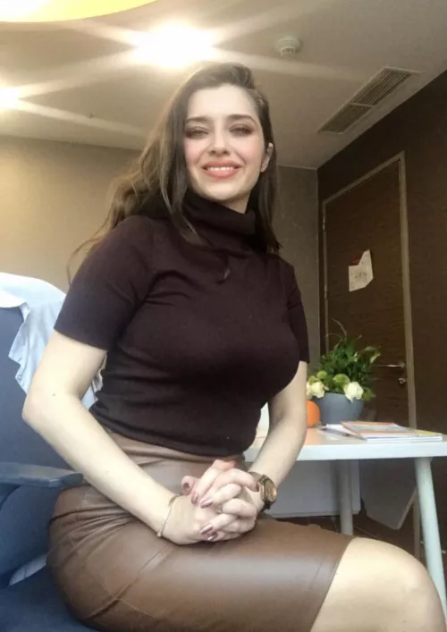 I’m waiting my boss in office