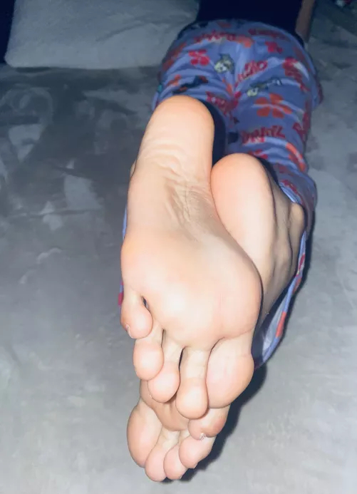 Imagine the footjob🍆💦(oc)