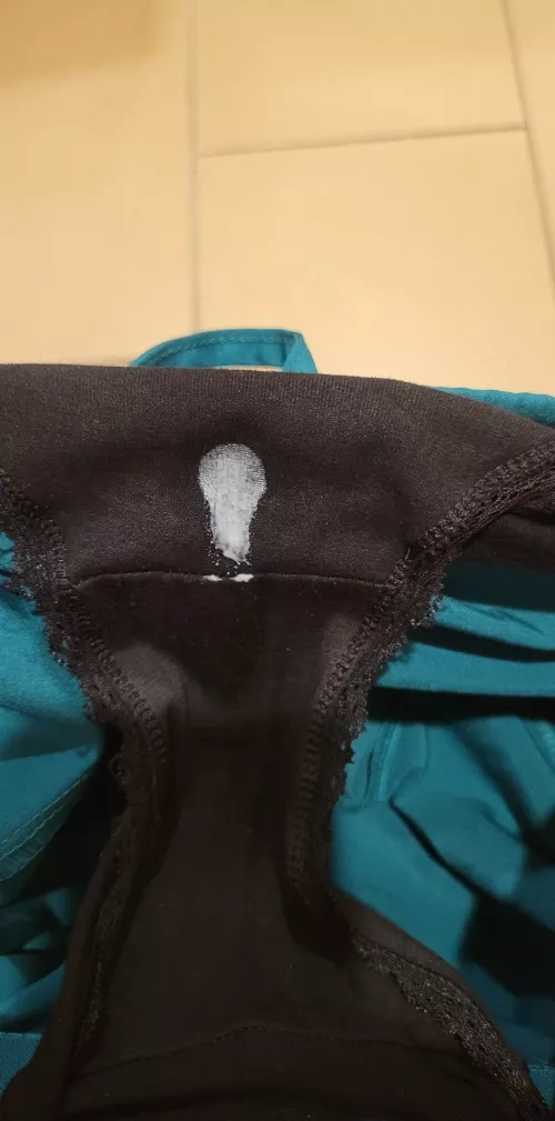 it's 9:00 in the morning and it already looks like im finger painting my panties