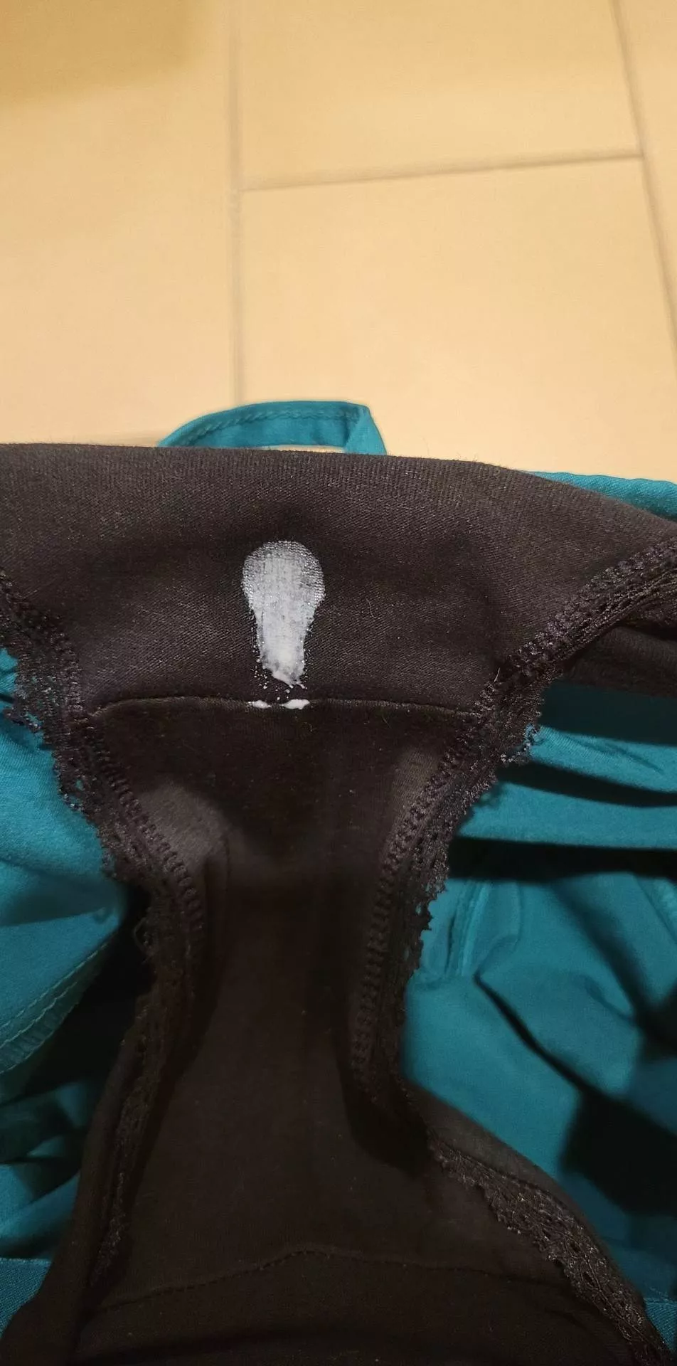 it's 9:00 in the morning and it already looks like im finger painting my panties