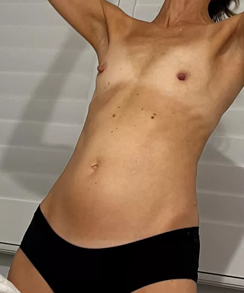 Just another image of my flat chest 😢