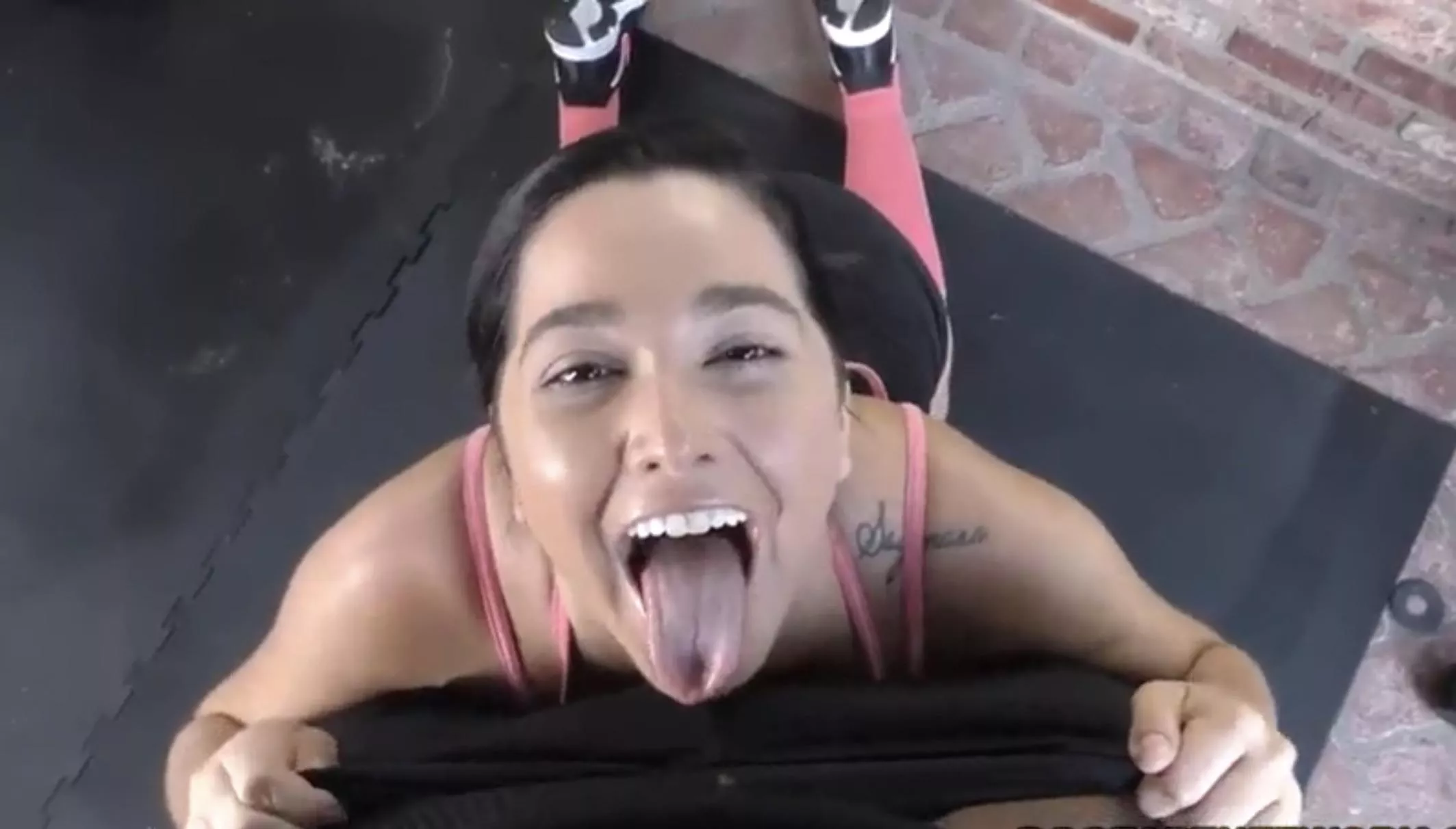 Karlee ready for that BBC workout. And her ass popping out in the back 🥵