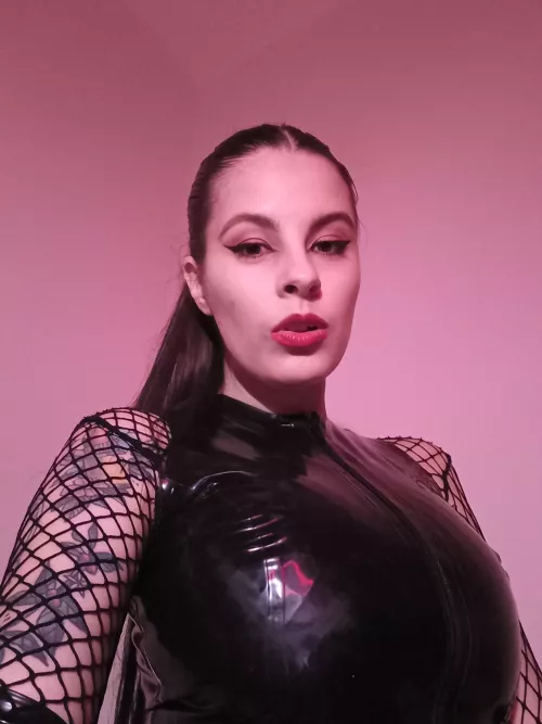 Latex & fishnet combo 🖤