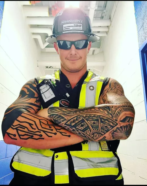 (M)35, Can't wait for summer work wear more of this on my page love yeah