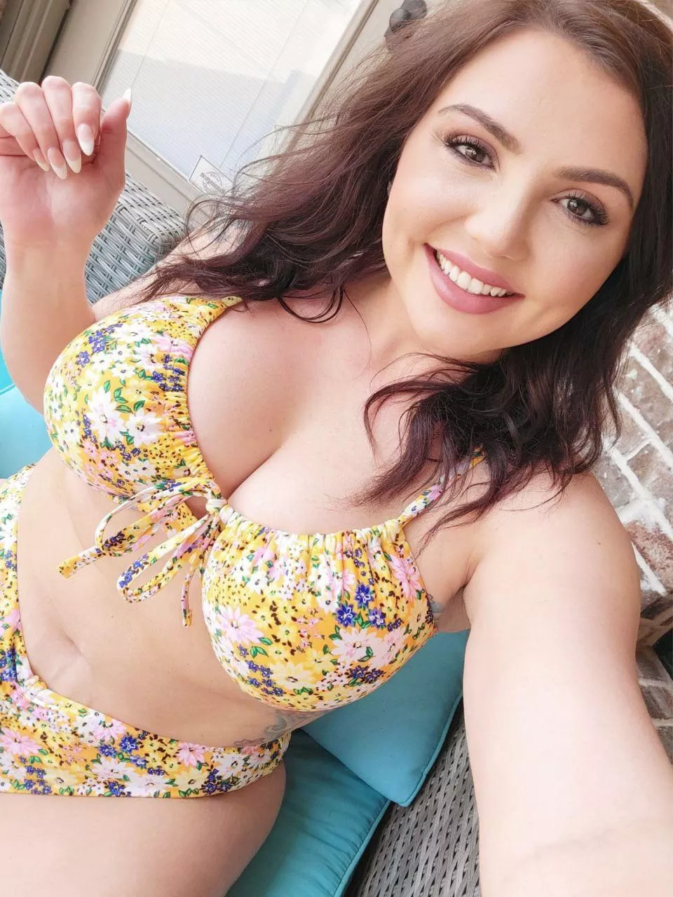 Milfs in bikinis all summer long..