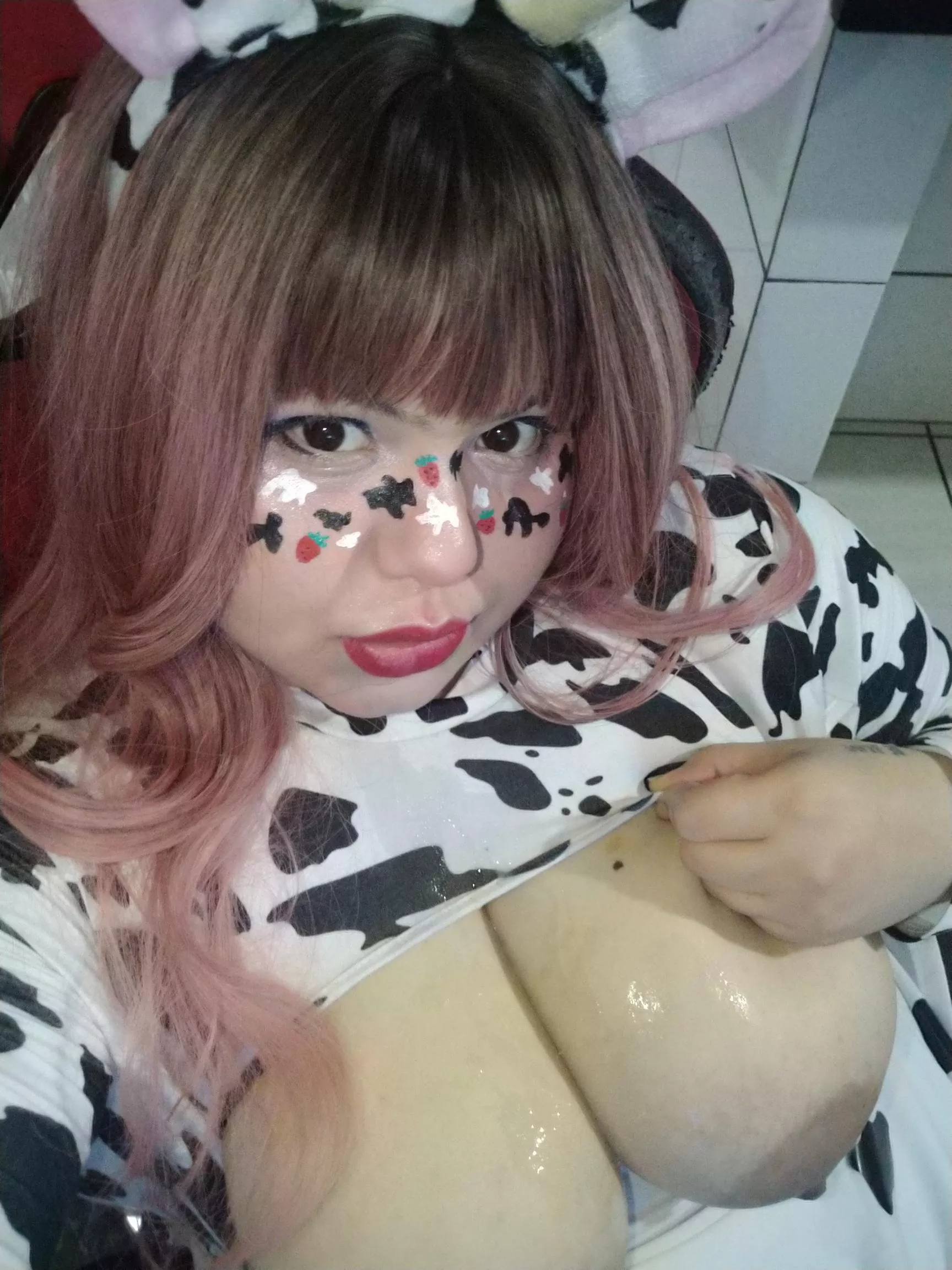 moo-chan wants your milk :3