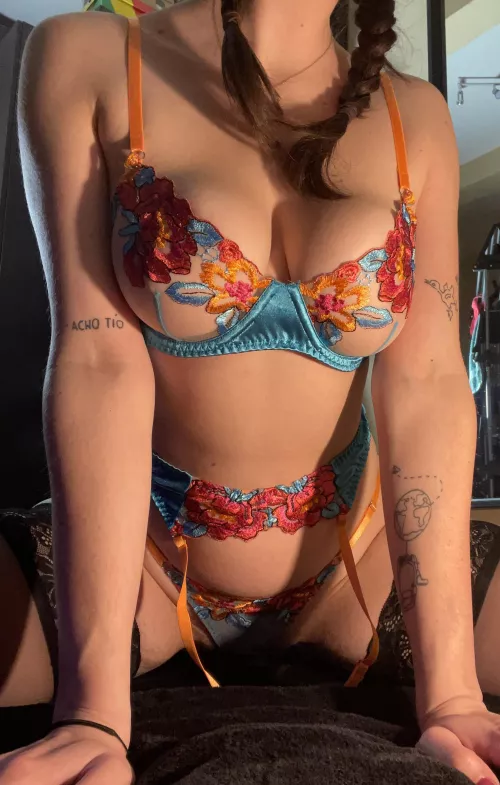 More cleavage than anything 😝