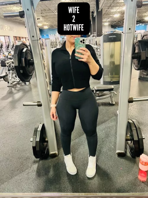 Not bad for a 37 YO Milf 🙈🖤