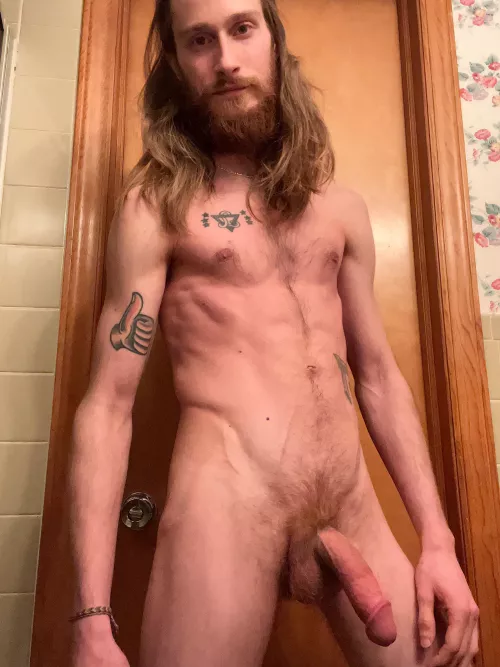 Sit on my face and watch it get bigger 😋