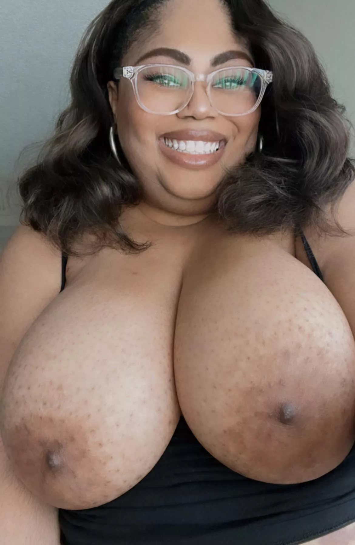 …the glasses get to stay on…