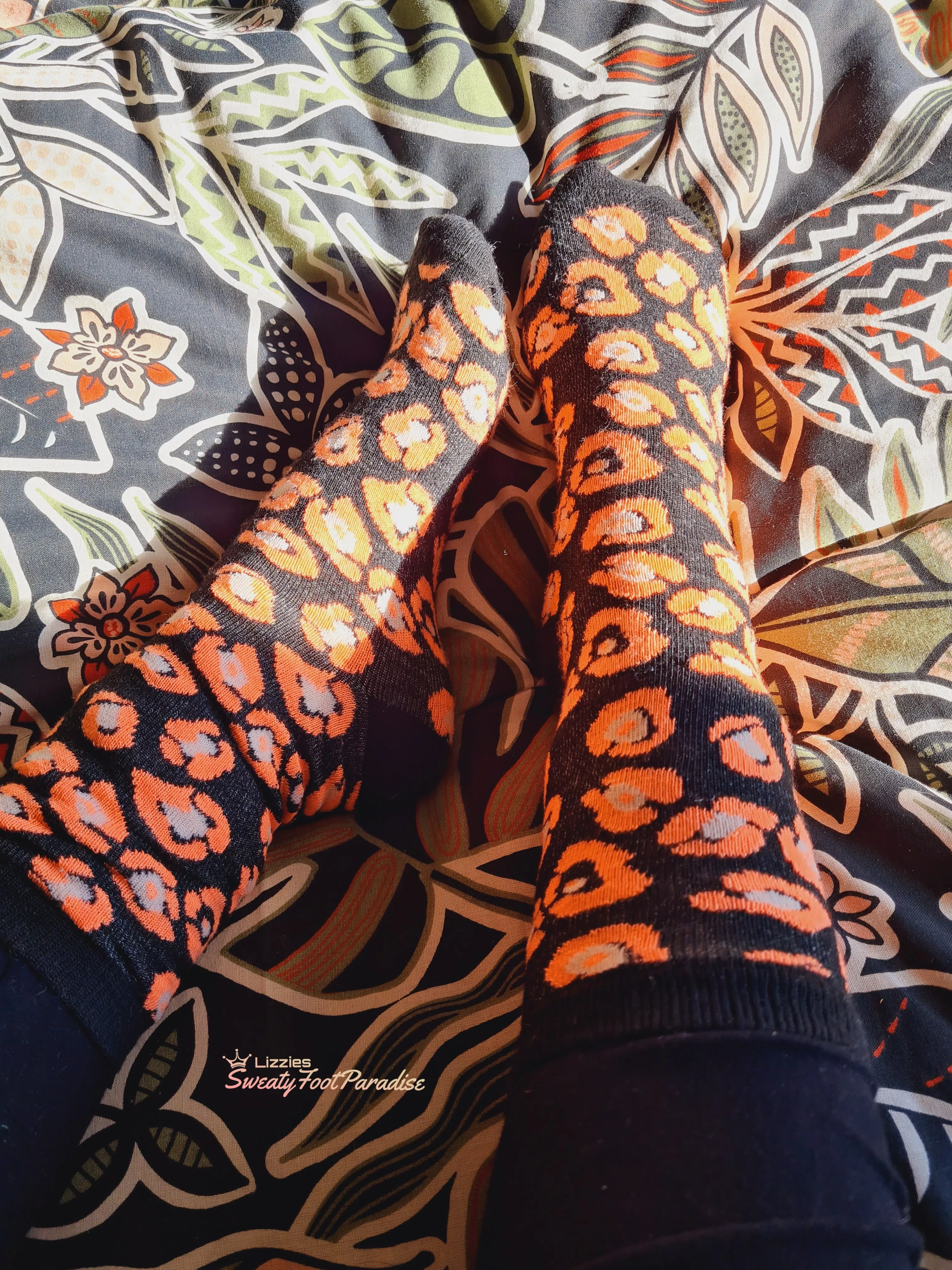 Tootsies in the sun 😏 [F]